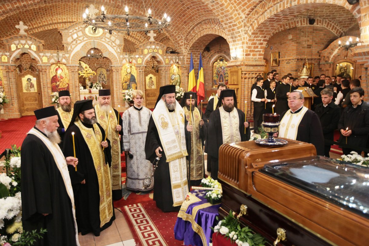 Priveghere la căpătâiul IPS Arhiepiscop Justinian, la Catedrala episcopală 49878