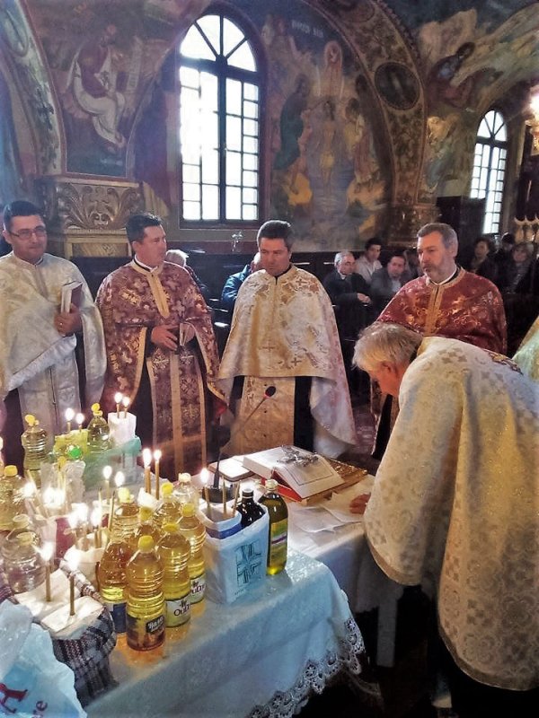 Taina Sfântului Maslu în Parohia Nou Român, Avrig 49889