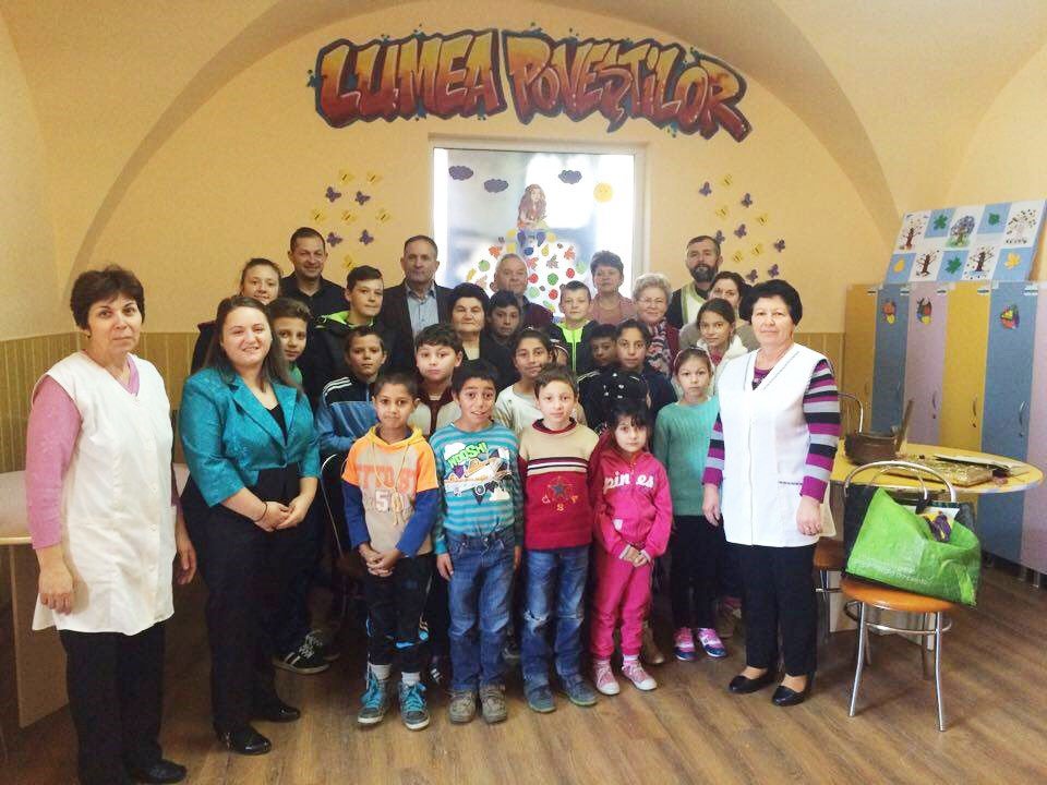 Zece ani de activitate filantropică la Valea Lungă, Alba 49885
