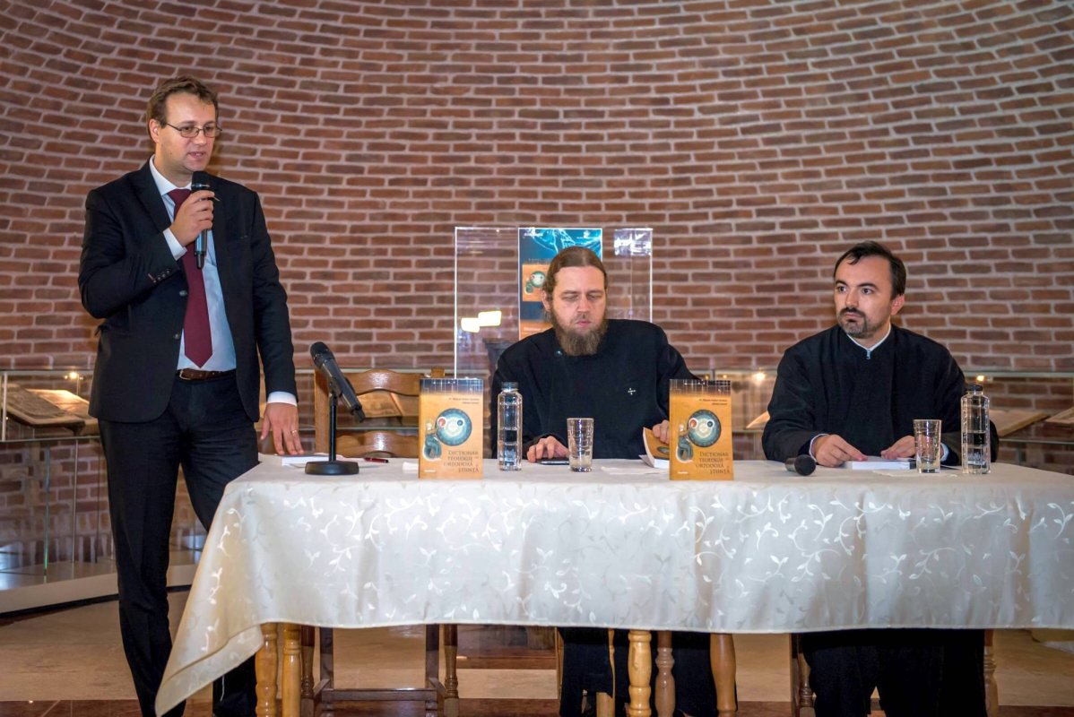 „Dicţionar de teologie ortodoxă şi ştiinţă“ 49684