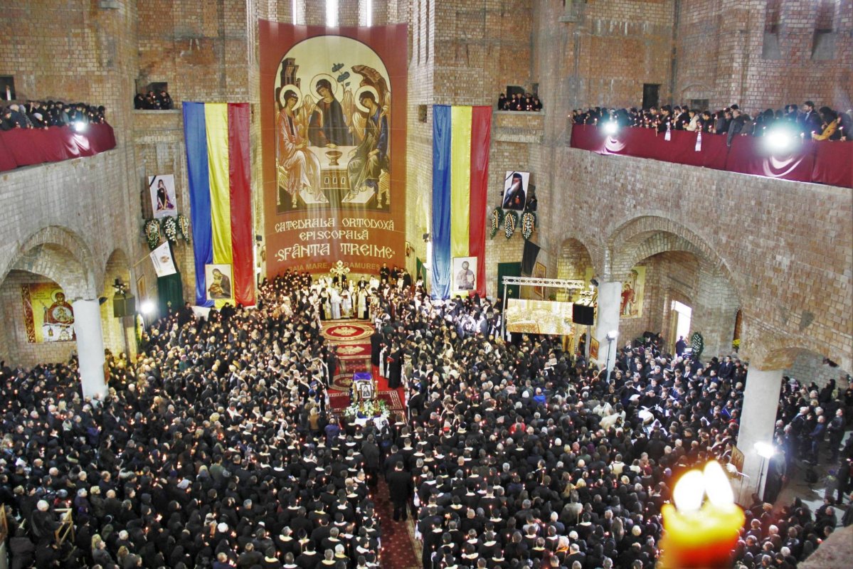 IPS Arhiepiscop Justinian  a fost înmormântat la Rohia      49694