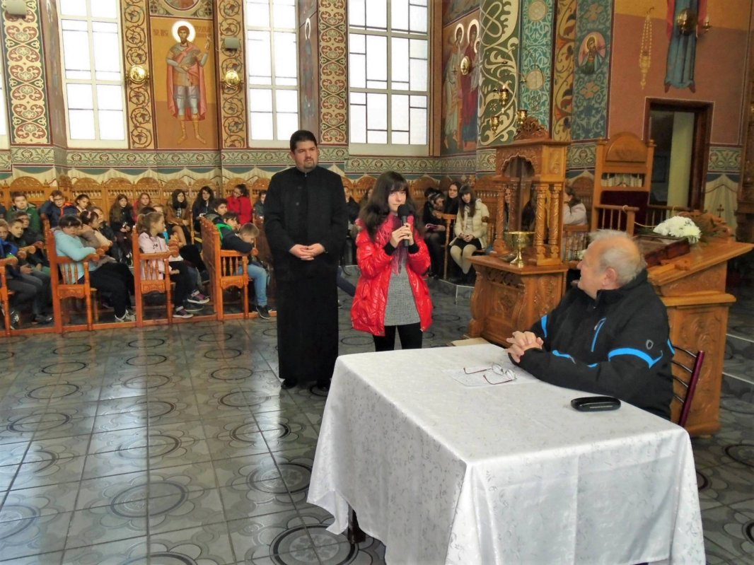 O nouă întâlnire cu elevii în parohia clujeană „Nașterea Domnului”    49637