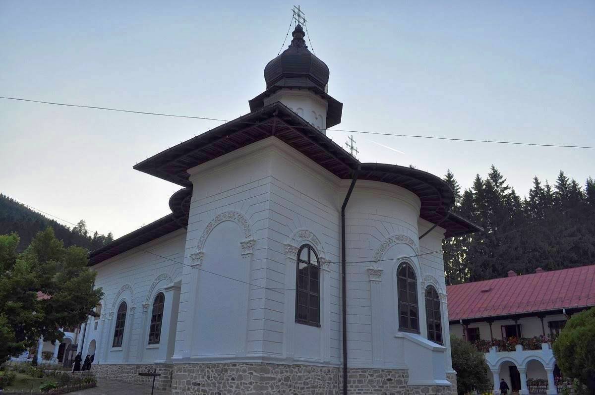 Sărbătoarea Sfinţilor Arhangheli în Moldova 49553