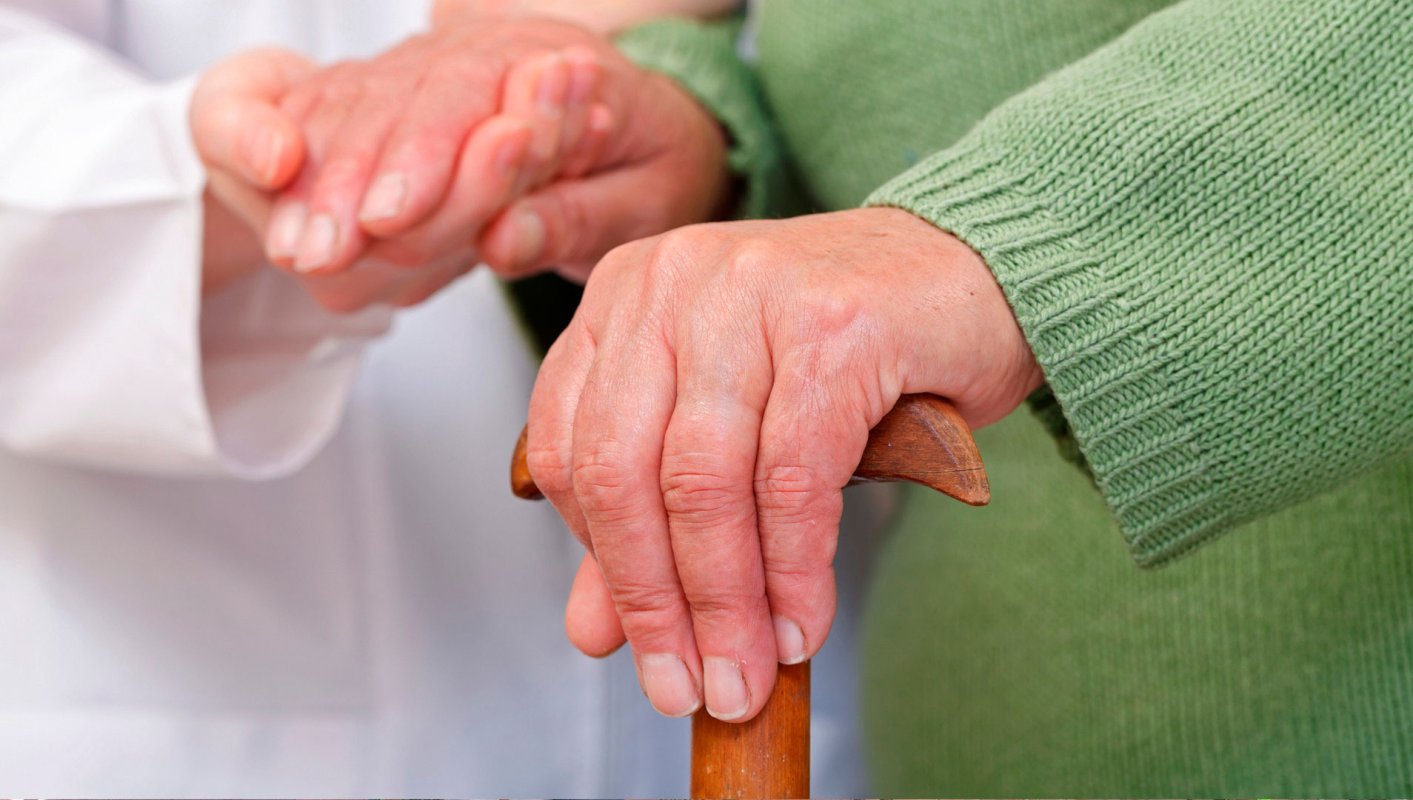 Burse pentru tinerii care ajută vârstnicii 49545