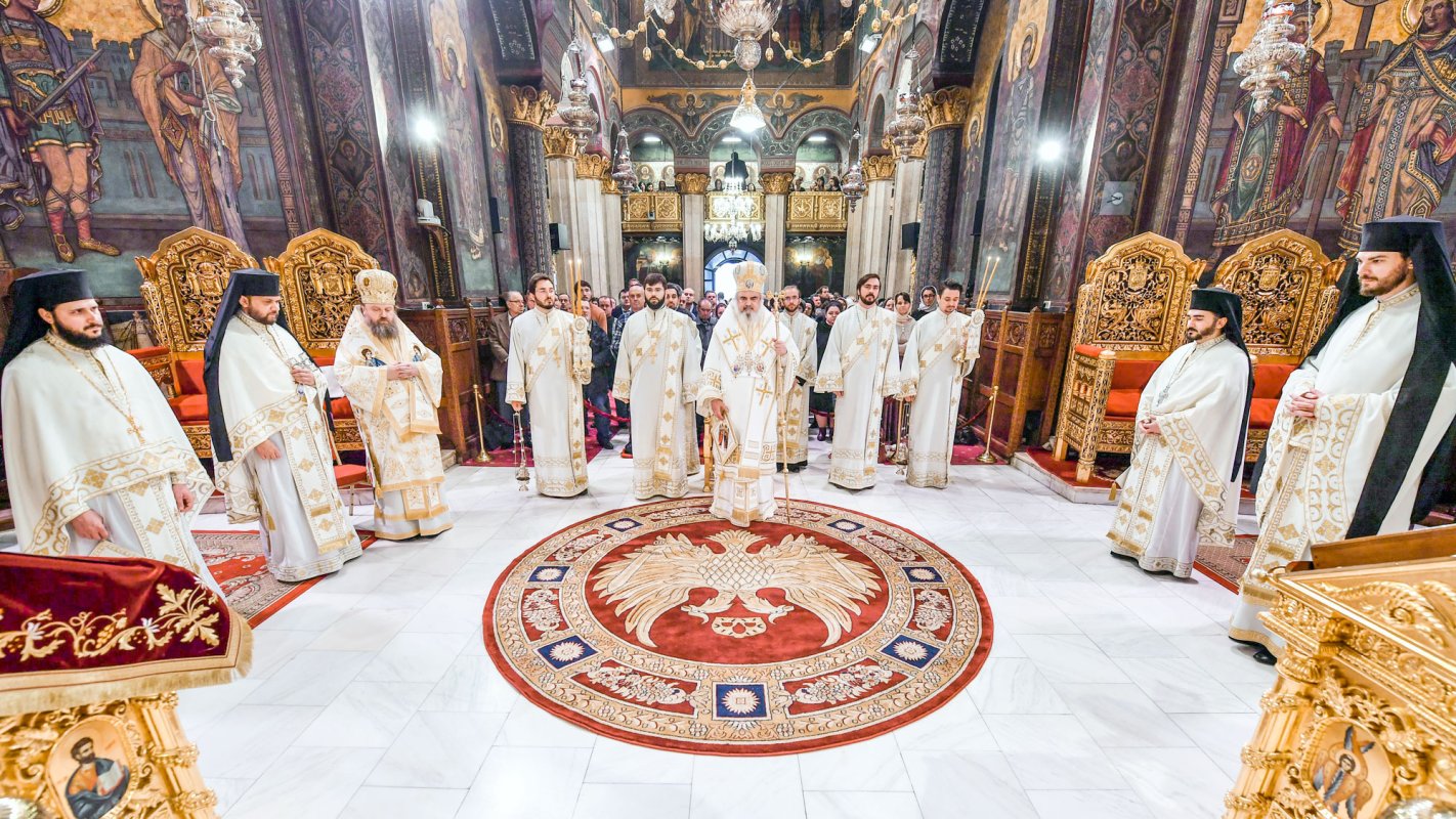 Îngerii reflectă cel mai transparent slava Preasfintei Treimi 49512