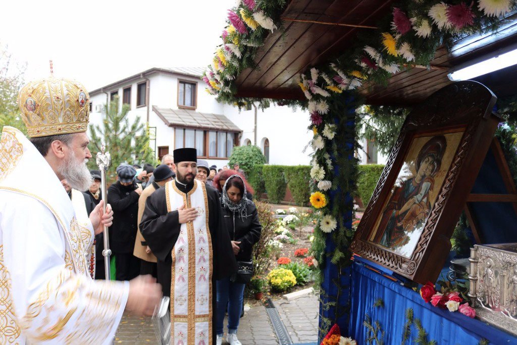 Pelerinaj la Mănăstirea „Sfinţii Voievozi” din Slobozia 49467