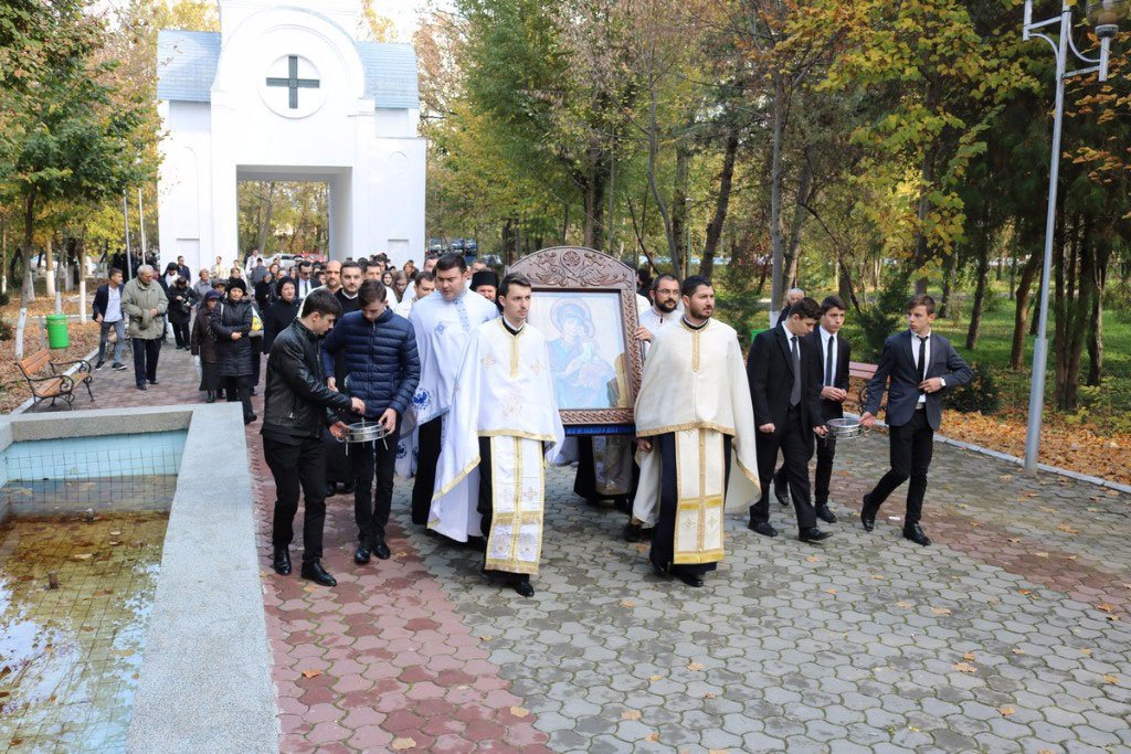 Pelerinaj la Mănăstirea „Sfinţii Voievozi” din Slobozia 49468