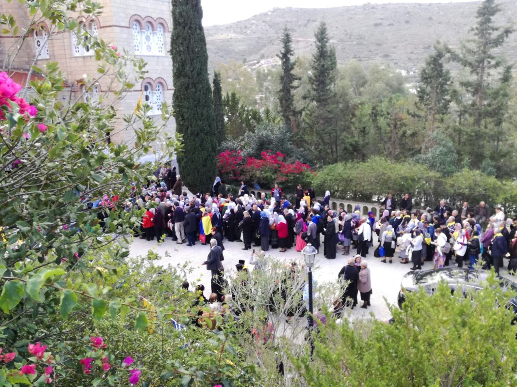 Pelerini români la Sfântul Nectarie în insula Eghina 49448