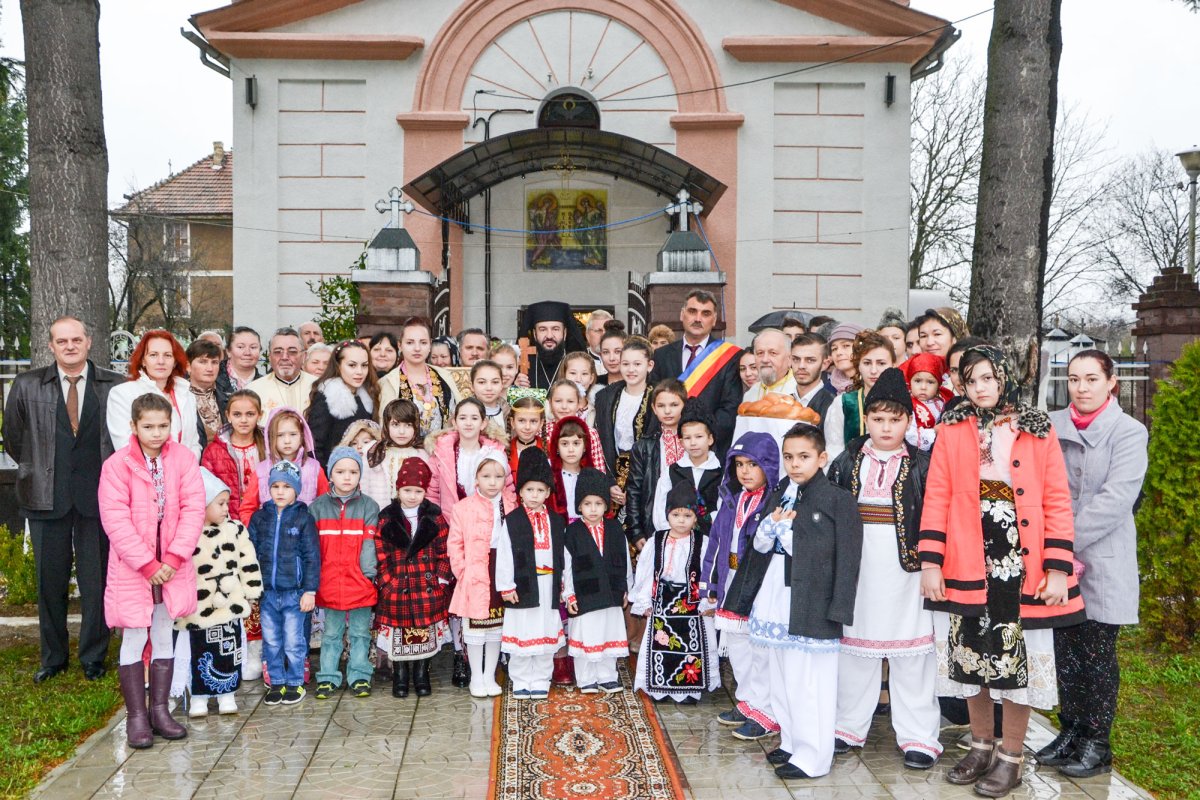 Sfinții Arhangheli Mihail și Gavriil, cinstiți în Mitropolia Banatului 49432