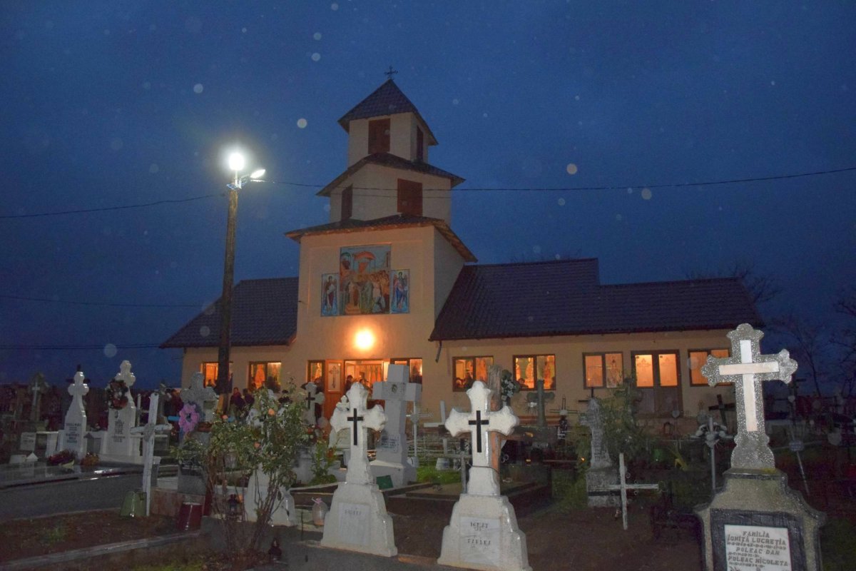 Sfinţiri de case sociale parohiale, oficiate de IPS Mitropolit Teofan 49408