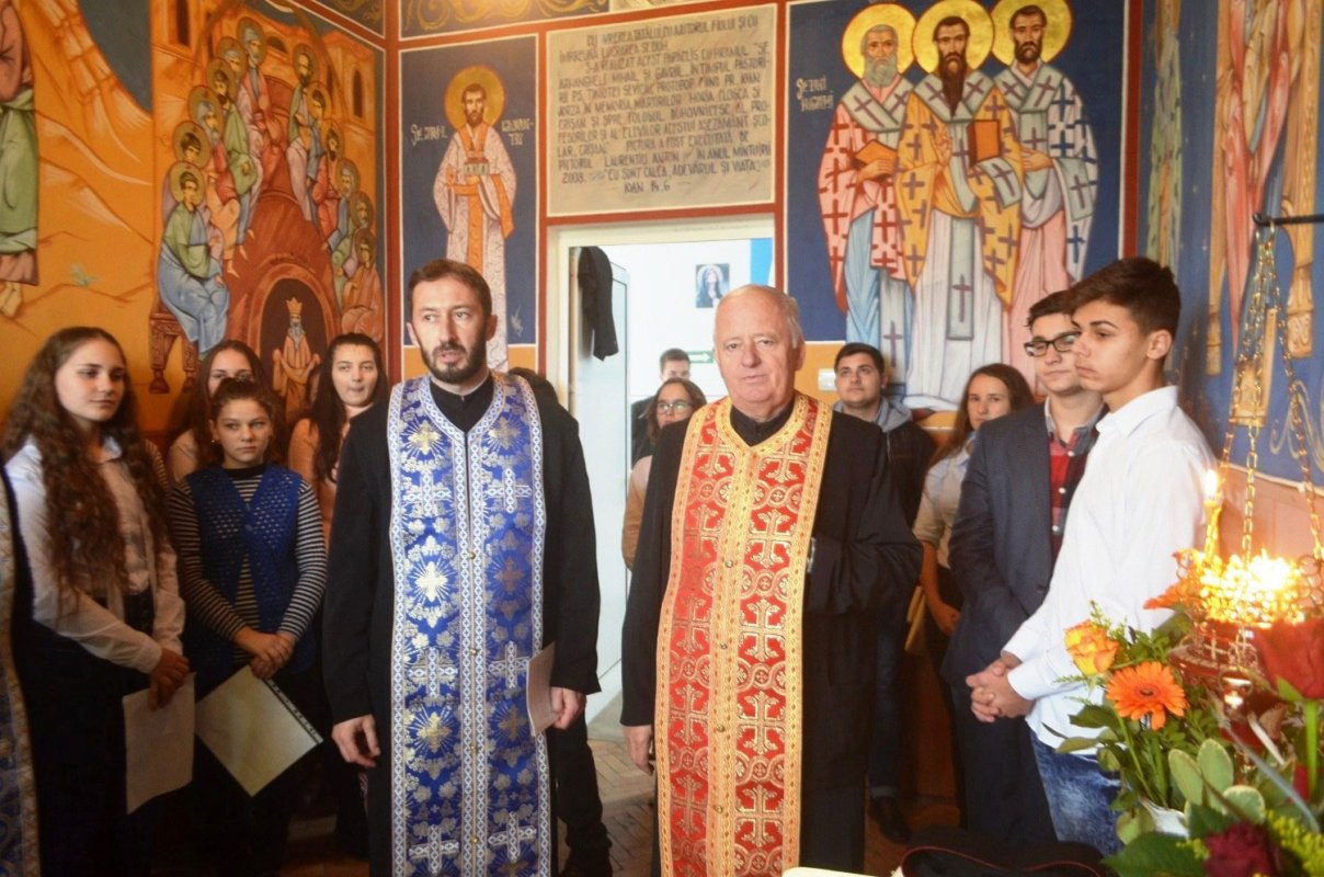 Simpozionul „Creștinism, istorie, cultură” la Liceul Tehnologic din Crișcior, Hunedoara 49424