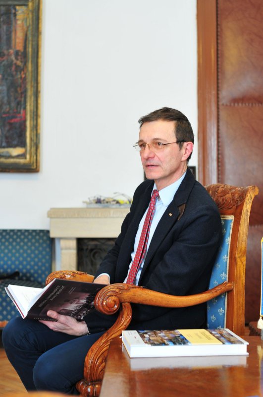 „Țara suntem noi toți și noi o facem așa cum este” 49383