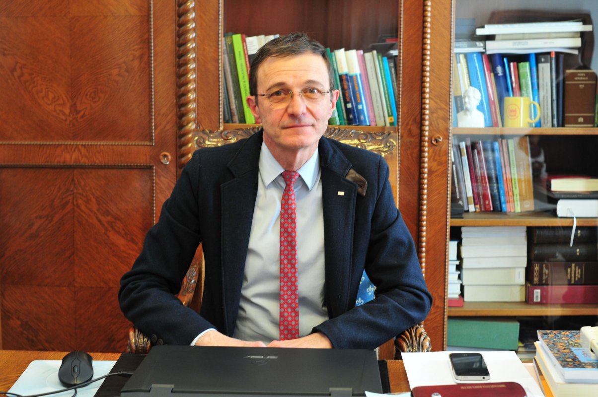 „Țara suntem noi toți și noi o facem așa cum este” 49385