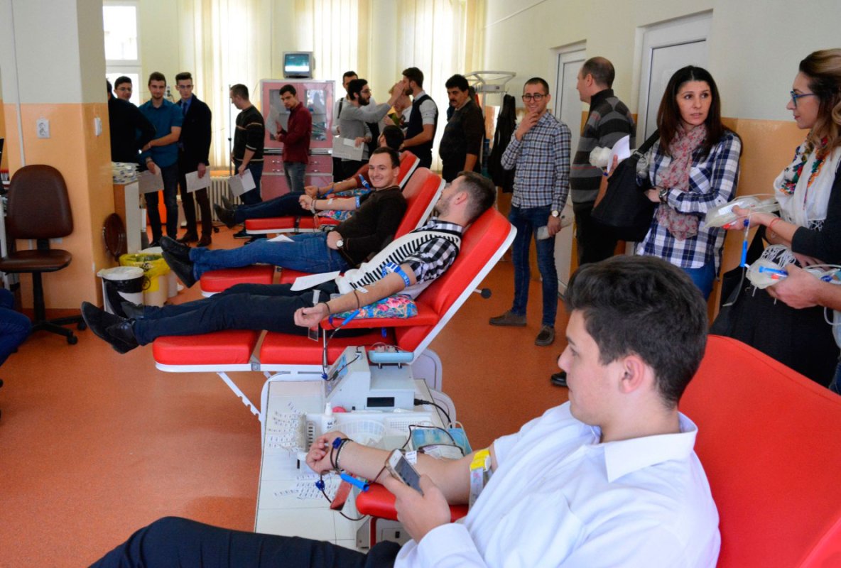 Tinerii teologi clujeni, în campania „Donează sânge” 49291