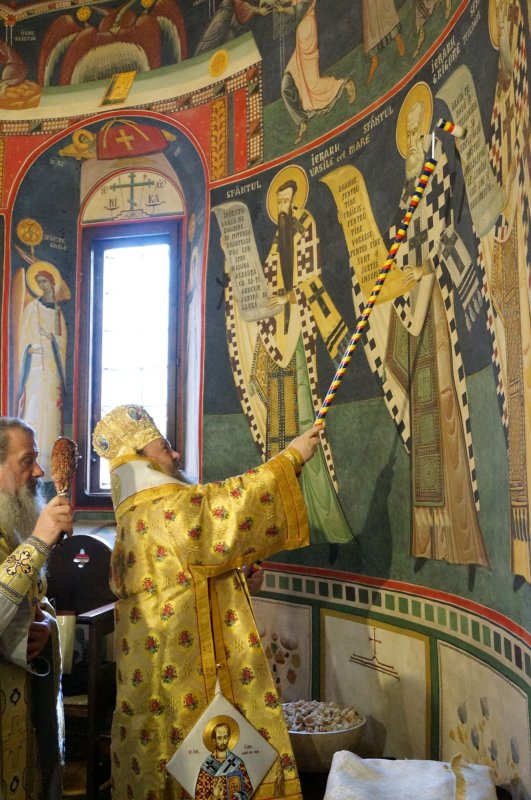 Fresca Bisericii „Sfântul Nicolae” din Câmpina a fost sfințită 49243