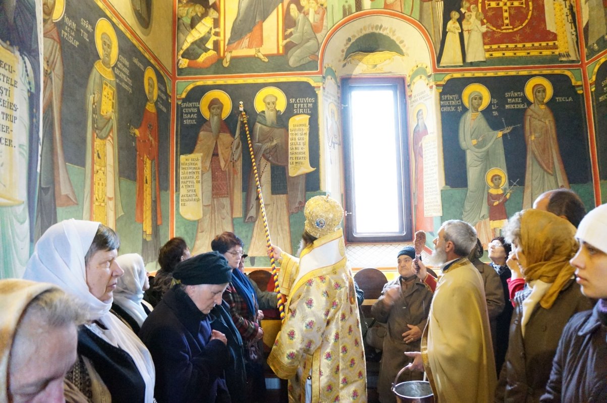 Fresca Bisericii „Sfântul Nicolae” din Câmpina a fost sfințită 49245