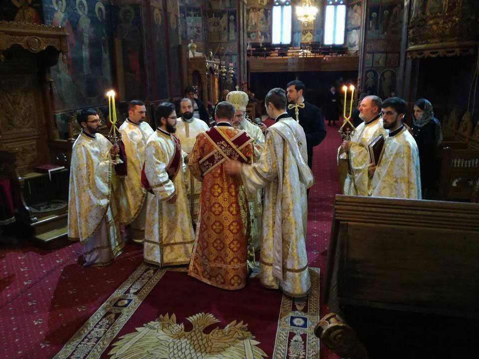 Liturghie arhierească la catedrala din Roman 49192