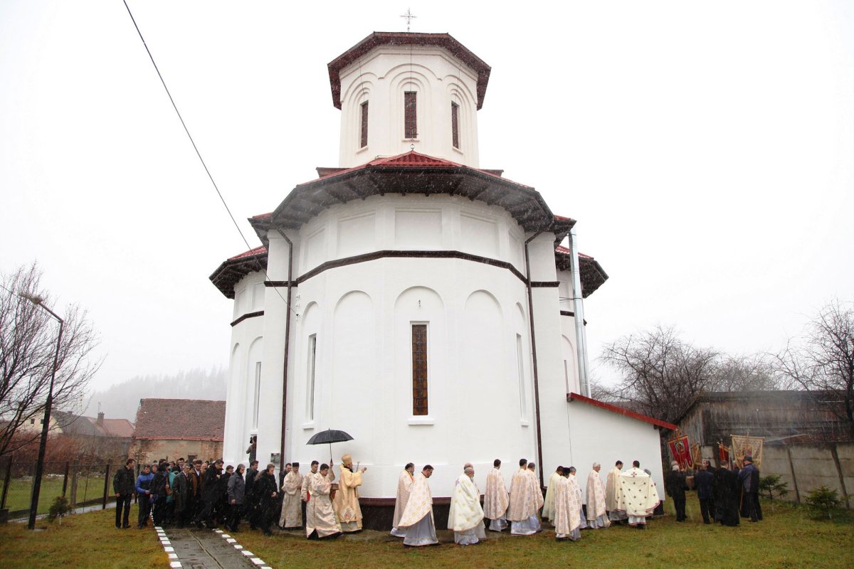 Slujiri arhiereşti în Duminica a XXV-a după Rusalii 49131