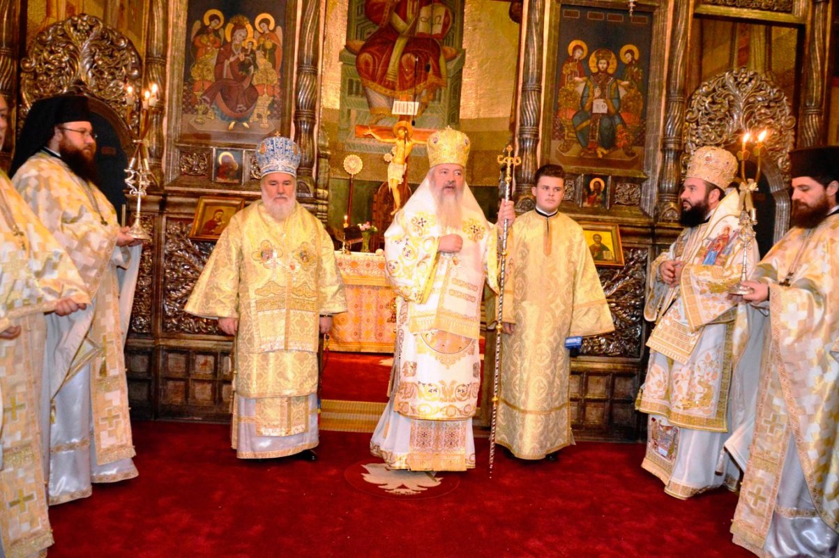 Slujiri arhiereşti în Duminica a XXV-a după Rusalii 49133