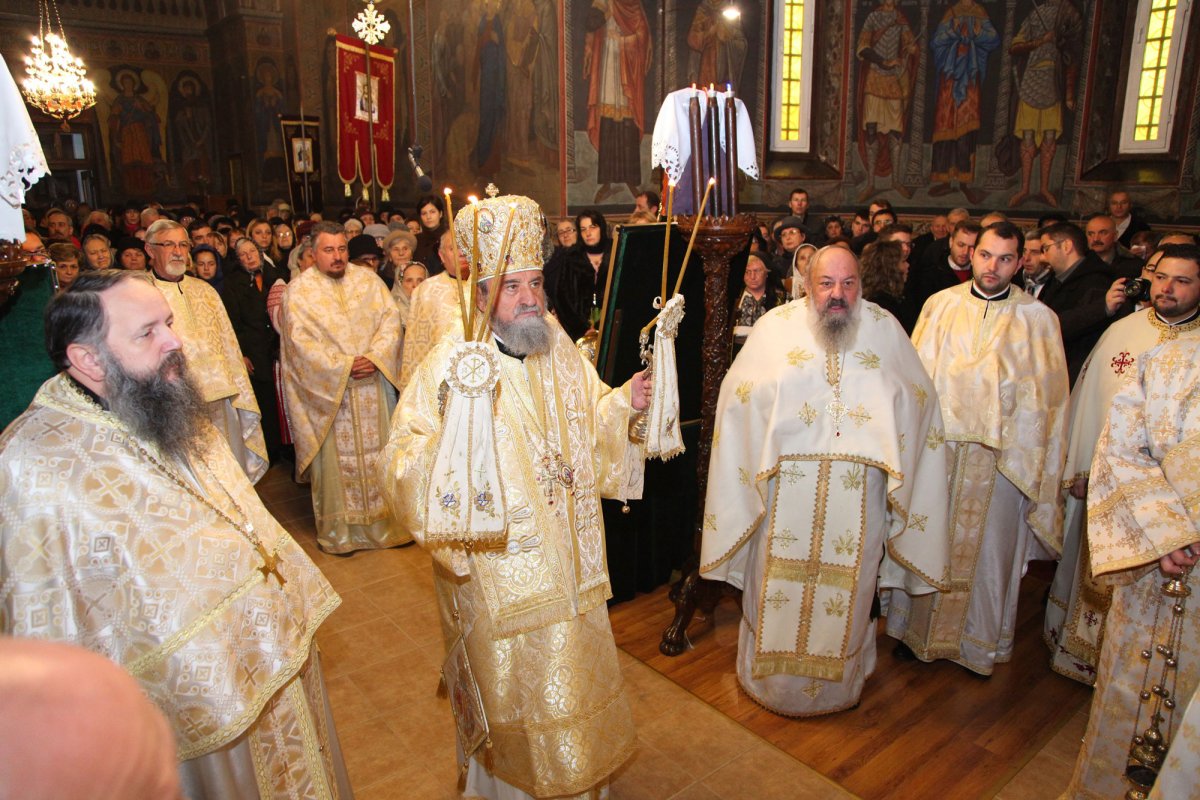 Slujiri arhiereşti în Duminica a XXV-a după Rusalii 49135