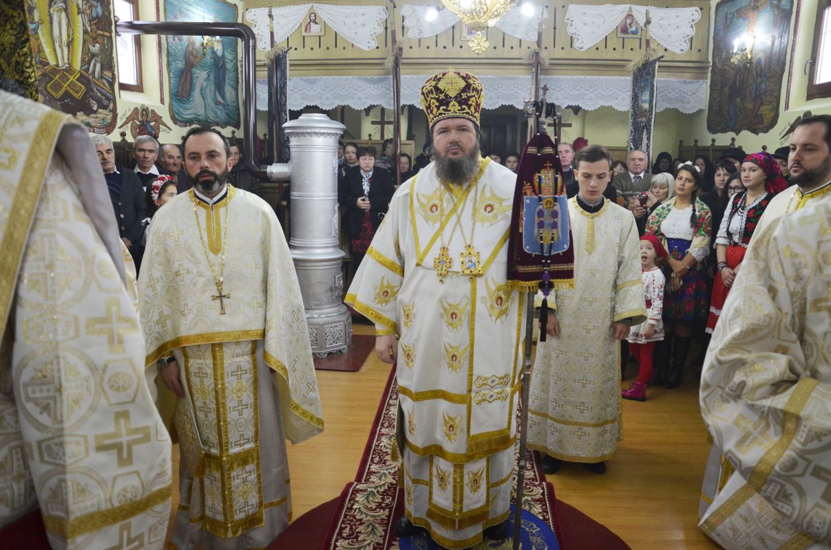 Slujiri arhiereşti în Duminica a XXV-a după Rusalii 49137