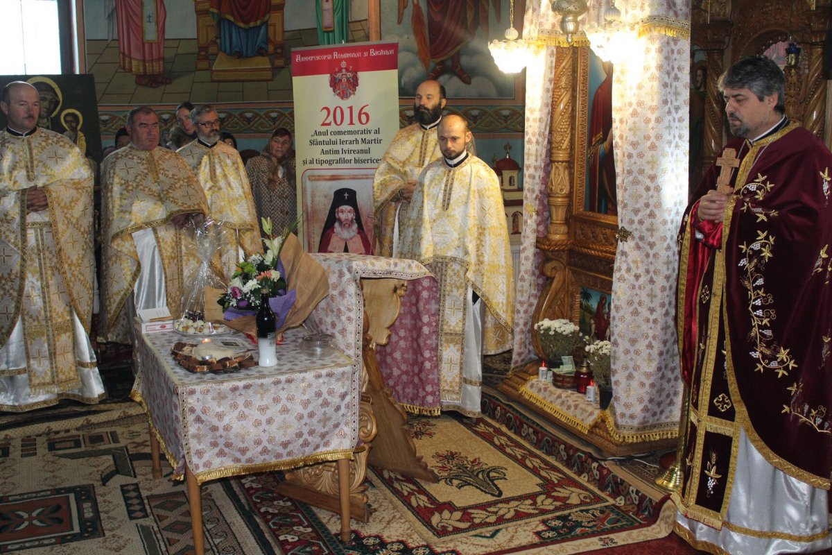 Comuniune liturgică în Parohia Ludaşi 49069
