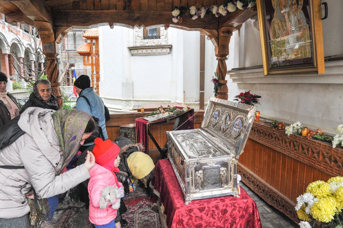 Sfântul Cuvios Paisie sărbătorit în Capitală 49091