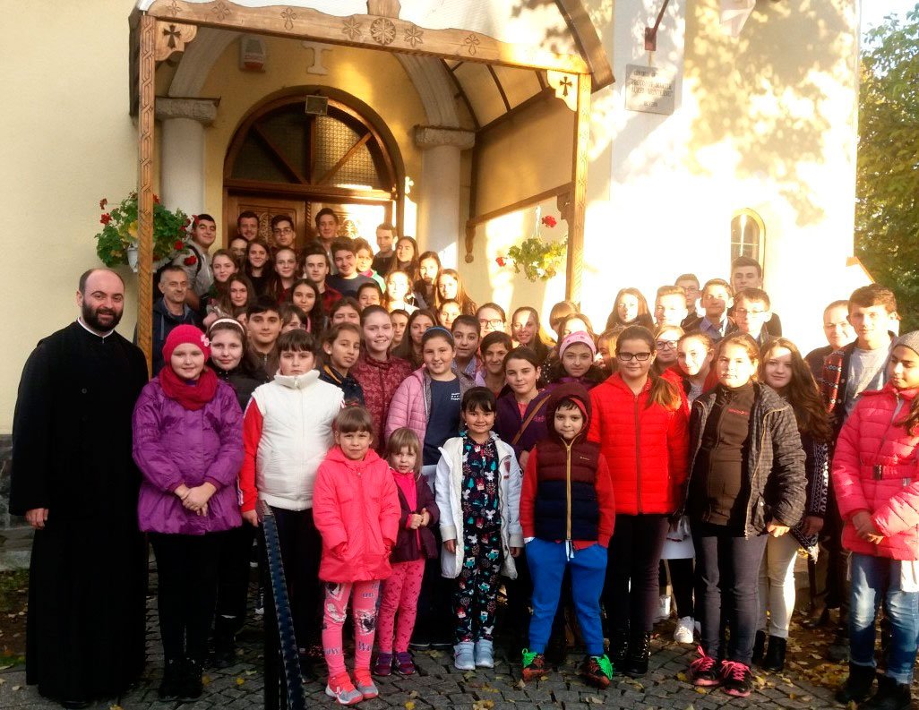 Activităţi cu copii şi tineri la Huedin 49064