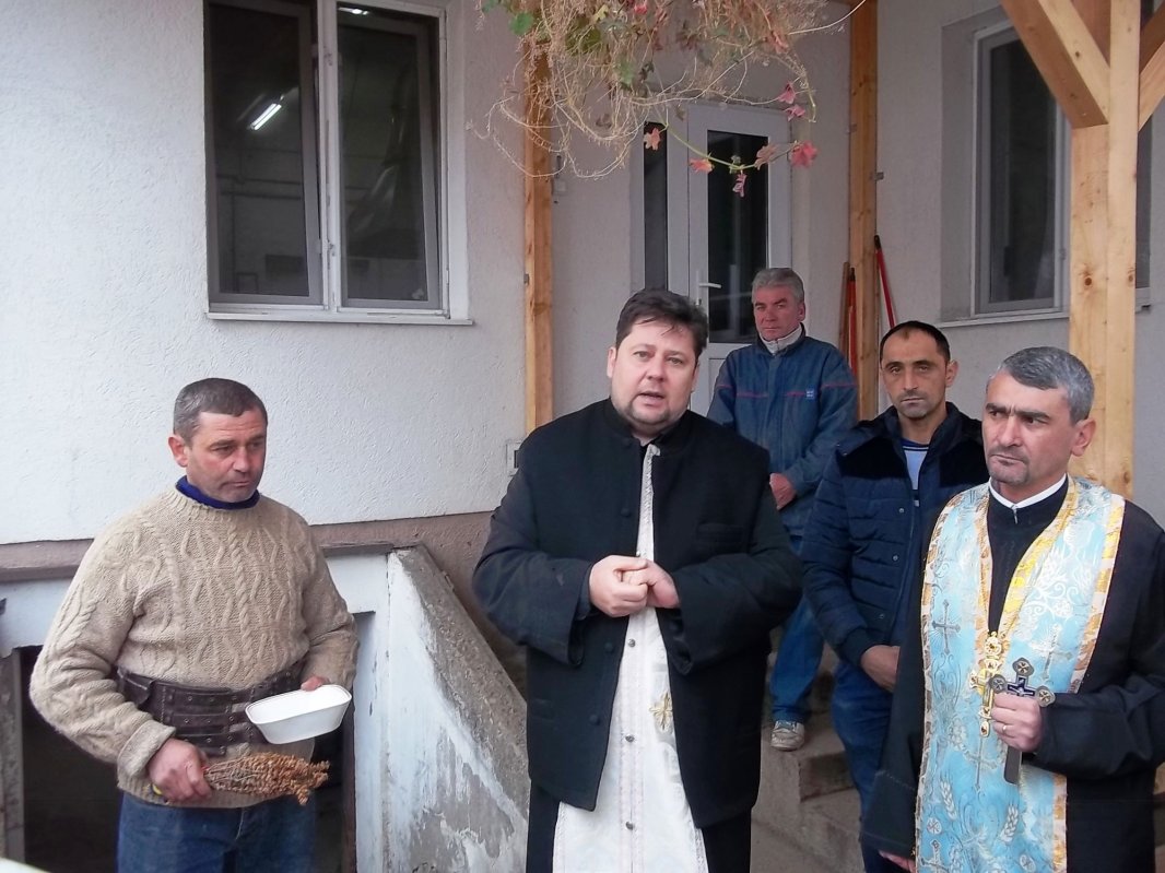 Parohia Săcel I, Vişeu ajută bătrânii asistaţi 48955