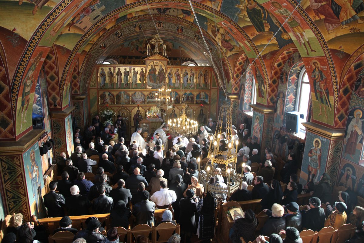 Slujiri arhiereşti de Intrarea în Biserică a Maicii Domnului 48826