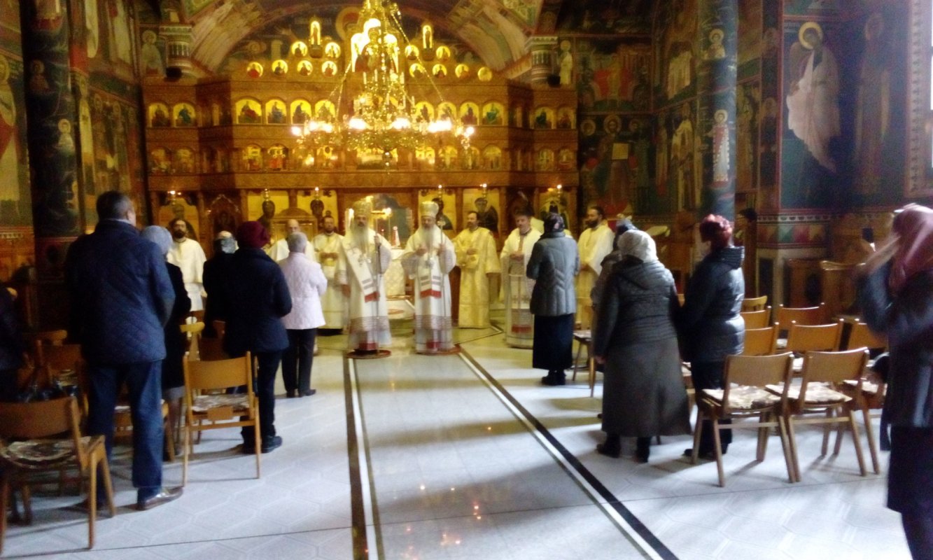 Doi ierarhi au slujit la Catedrala Mitropolitană din Nürnberg 48756