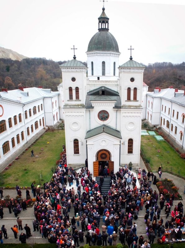 Hramul Mănăstirii Bistriţa vâlceană 48781