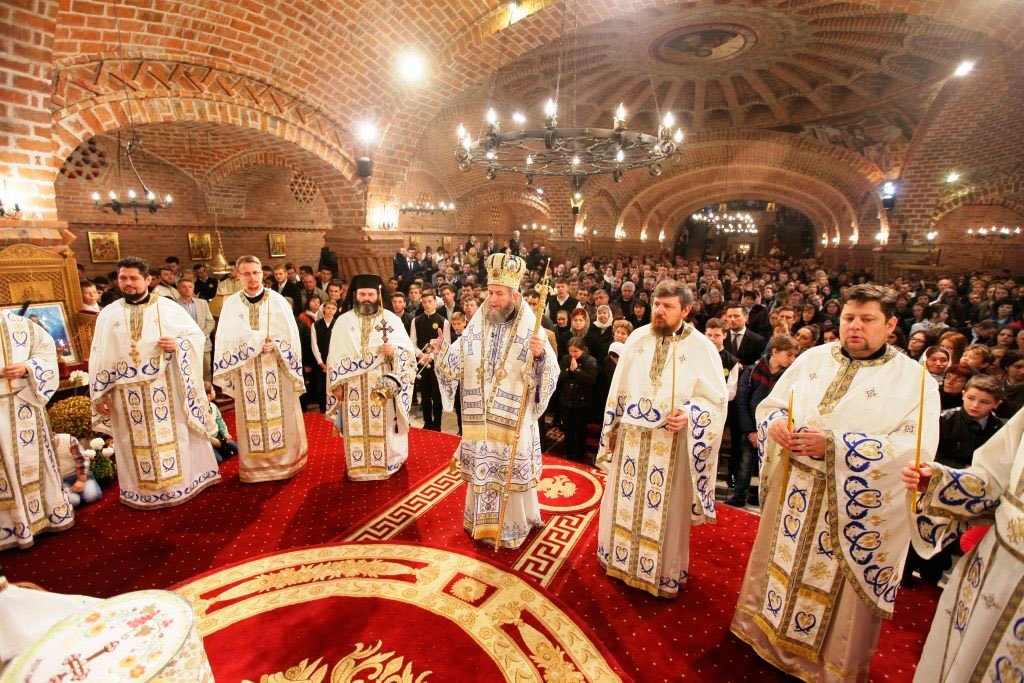Slujiri arhiereşti în prima duminică din Postul Crăciunului 48767