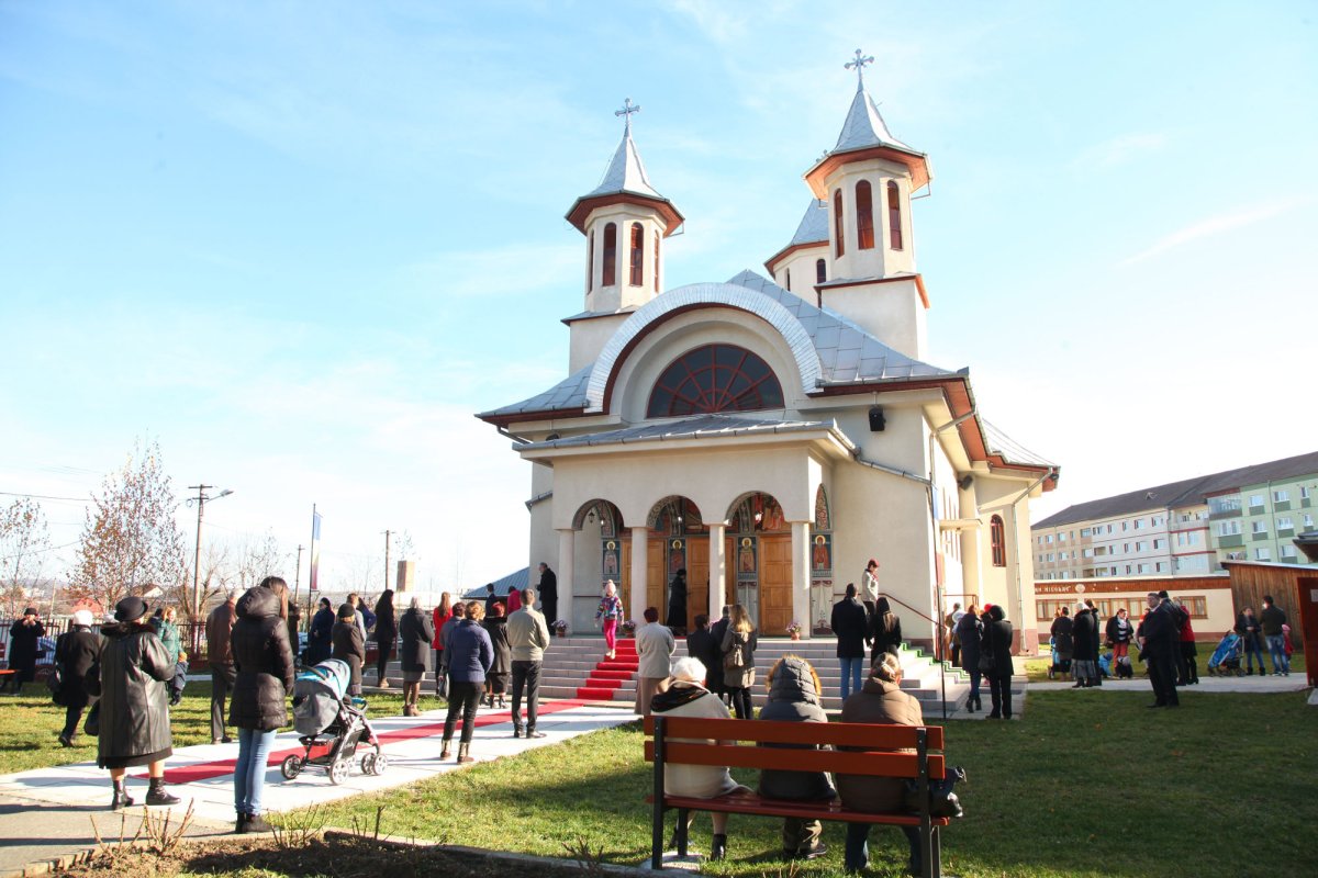 Slujiri arhiereşti în prima duminică din Postul Crăciunului 48770