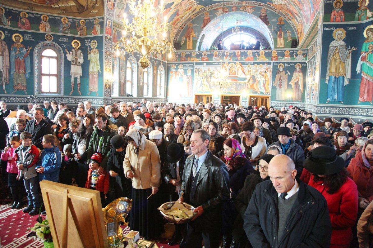 Slujiri arhiereşti în prima duminică din Postul Crăciunului 48771