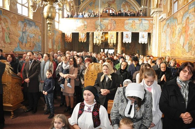 Slujiri arhiereşti în prima duminică din Postul Crăciunului 48772