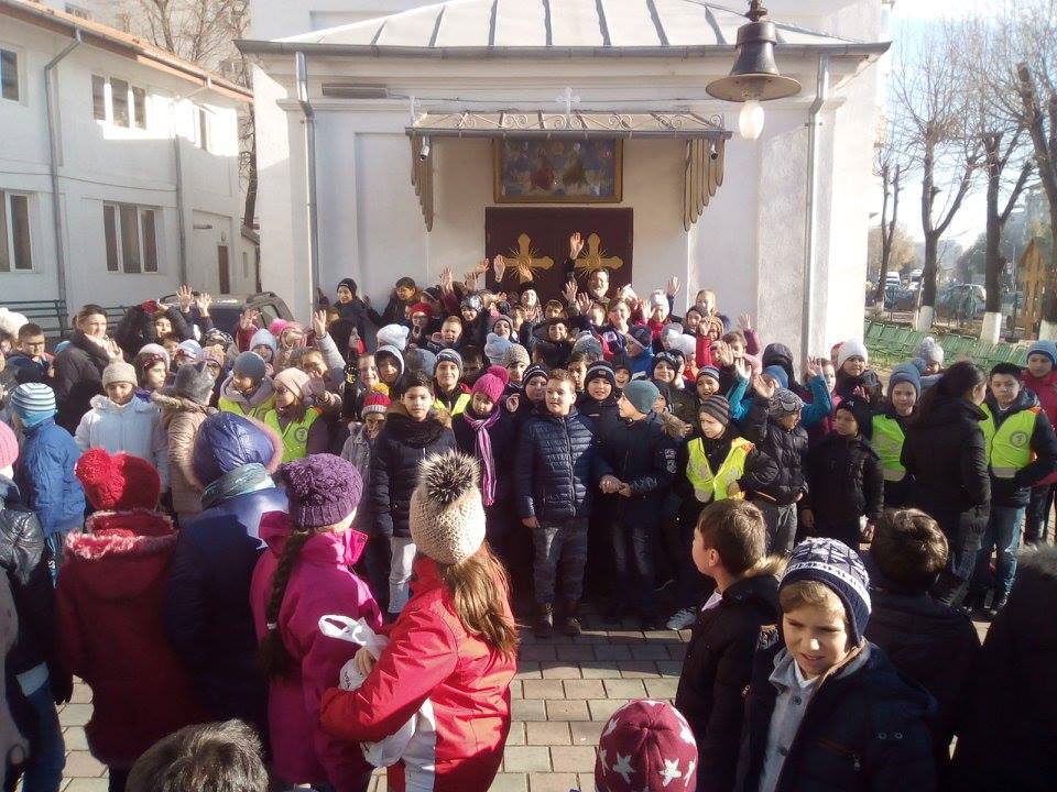 Daruri oferite de elevii Şcolii Gimnaziale „Elena Cuza“ din Iaşi 48705