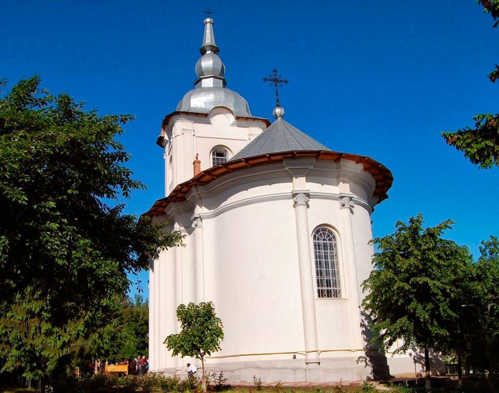 Prezenţă arhierească la hramul Bisericii Vovidenia din Botoşani 48702