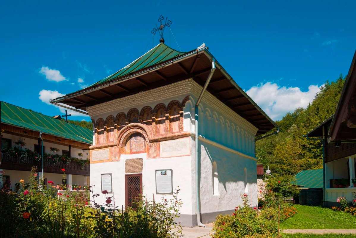 Istorie şi credinţă în sihăstria din Munţii Căpăţânii 48656