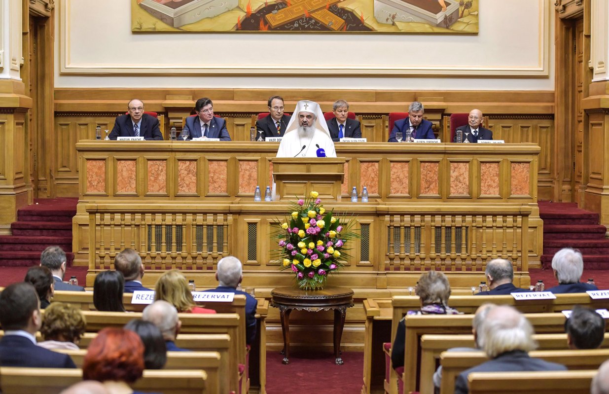 Aniversare solemnă a două Constituţii ale României 48487