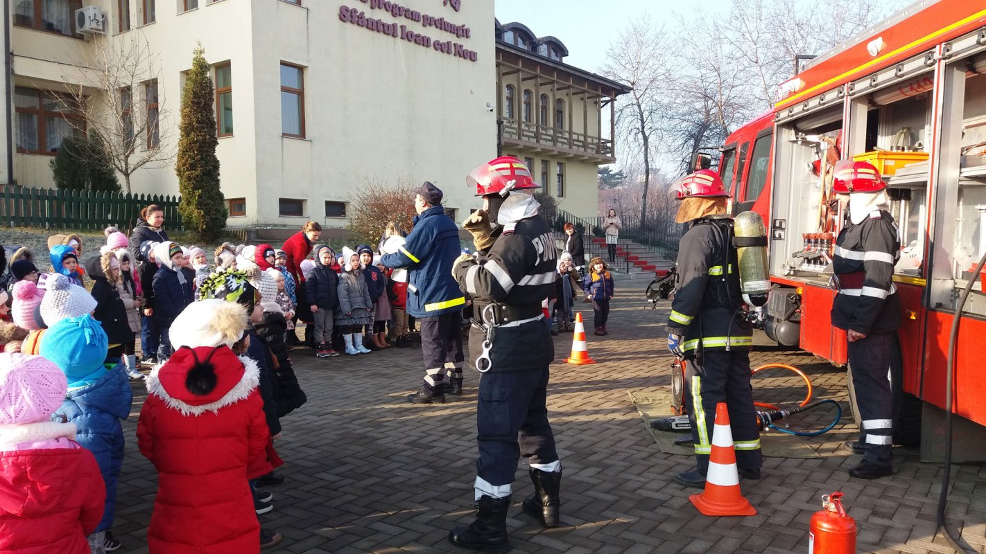 „Să ştim mai multe, să fim mai buni!“, la Grădiniţa „Sfântul Ioan cel Nou de la Suceava“ 48483