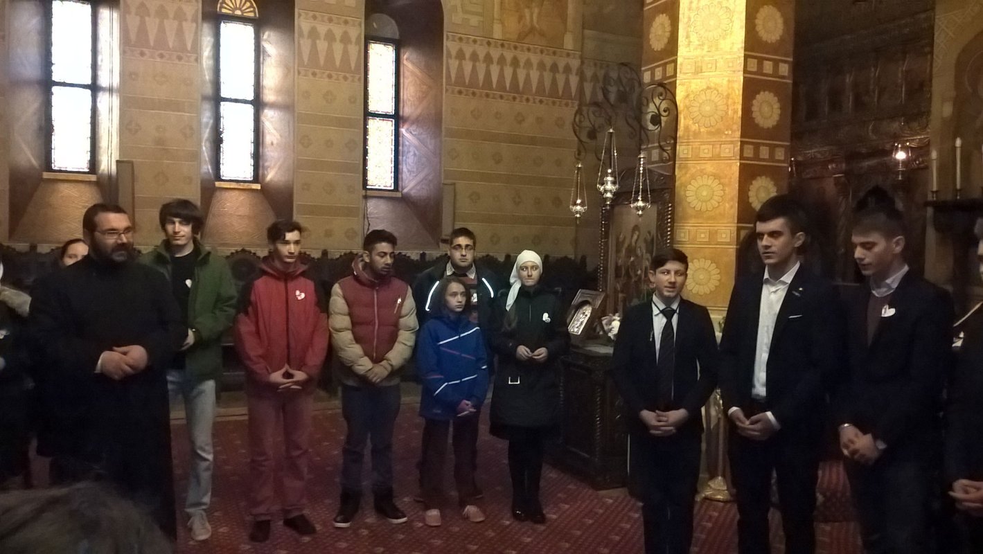 „Agapa Tinerilor Ortodocşi” în Cetatea Băniei 48388