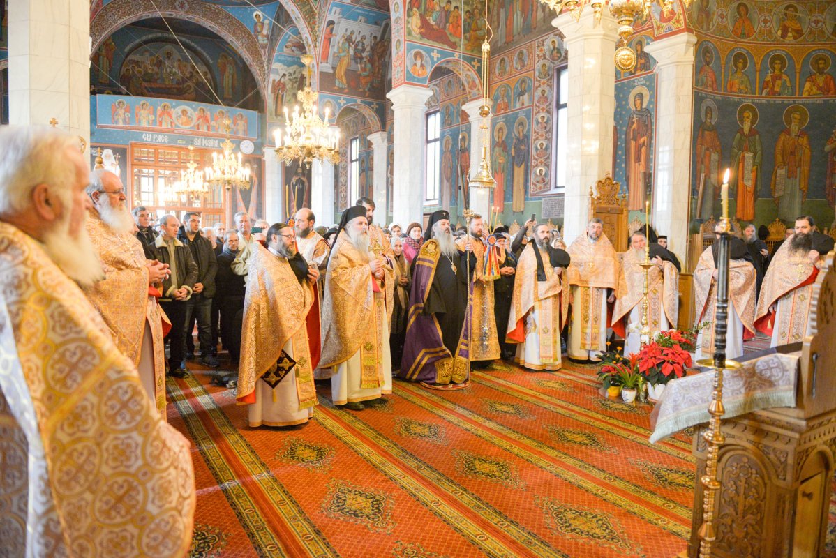 Liturghie și Parastas la Mănăstirea Sihăstria 48292