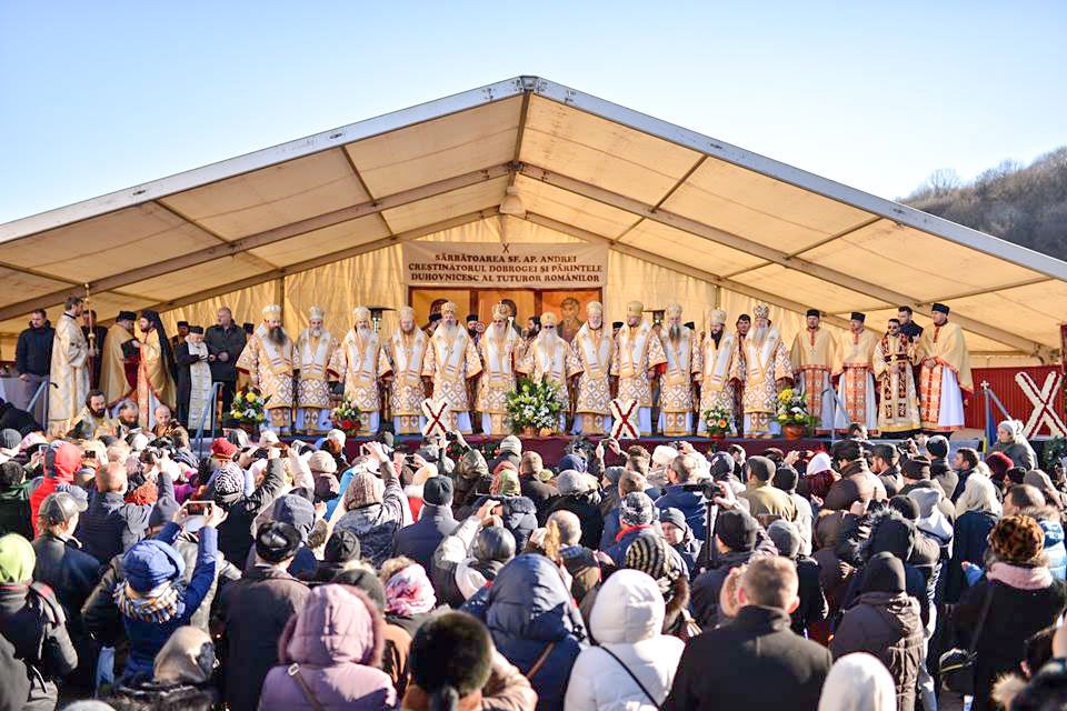 Mii de credincioși s-au rugat la Peștera Sfântului Andrei 48294