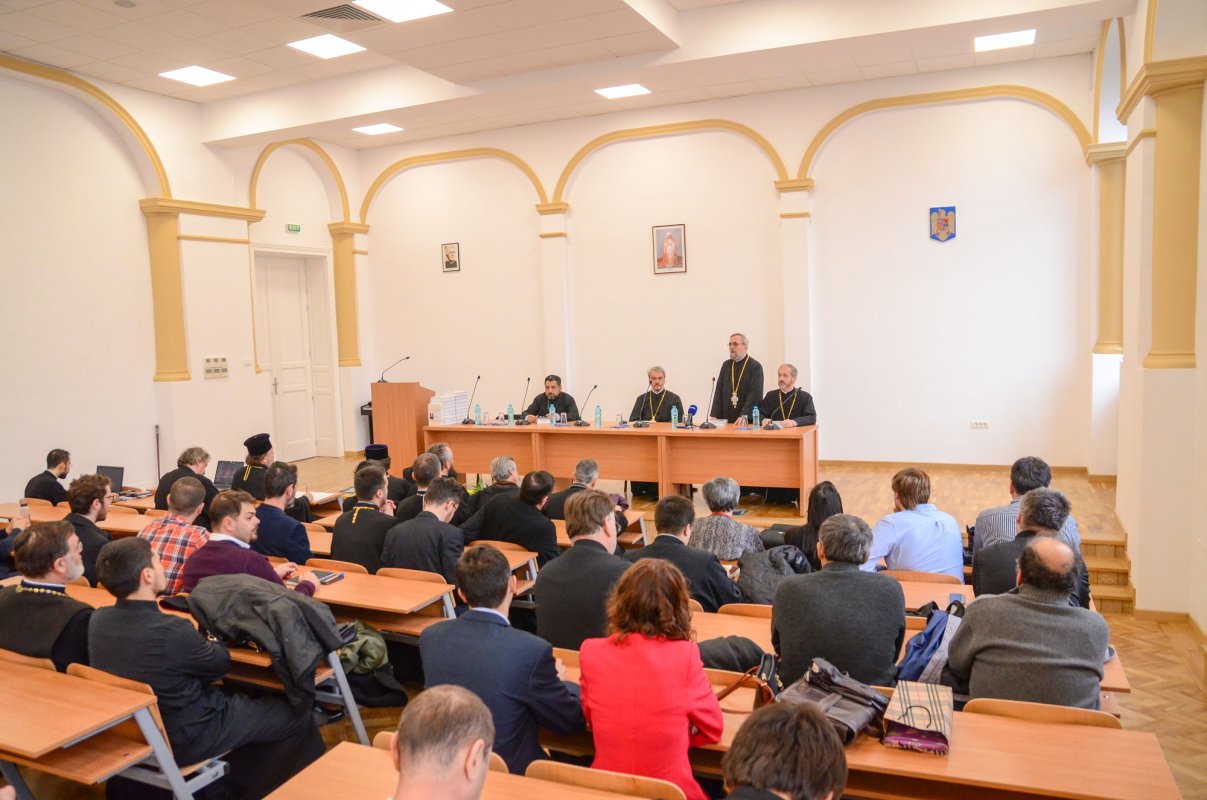 Preotul profesor Viorel Ioniţă, omagiat la București 48265