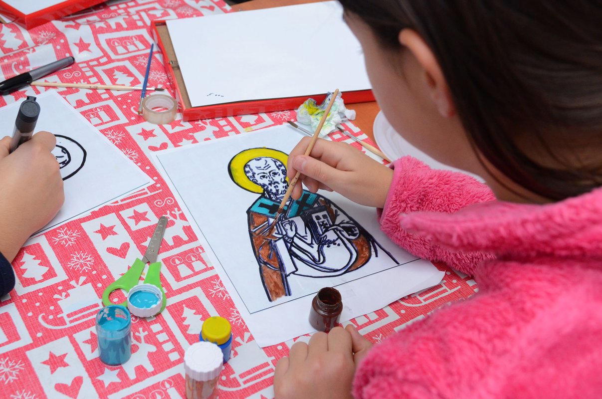 Bucuria copiilor înseamnă lumină şi dăruire  48192