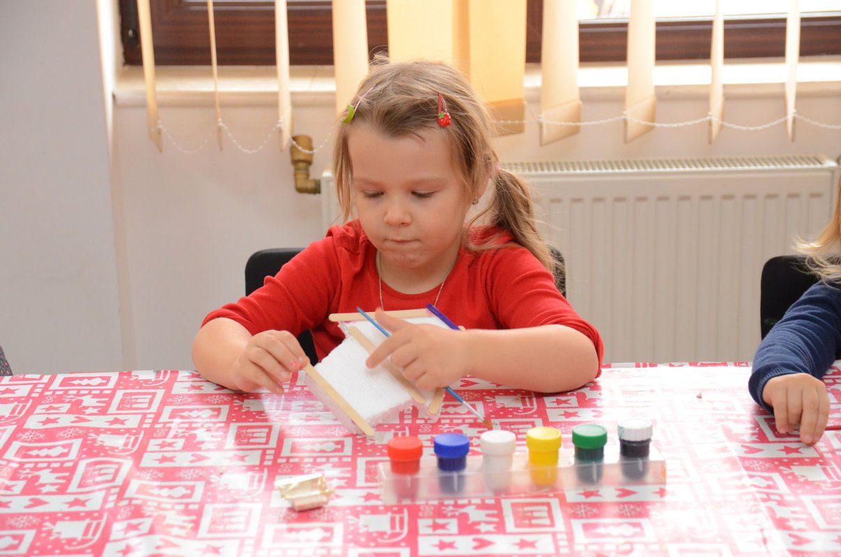 Bucuria copiilor înseamnă lumină şi dăruire  48194