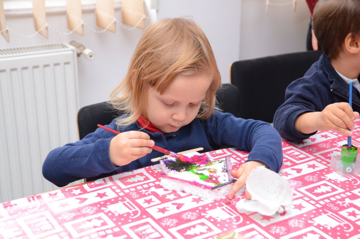 Bucuria copiilor înseamnă lumină şi dăruire  48195