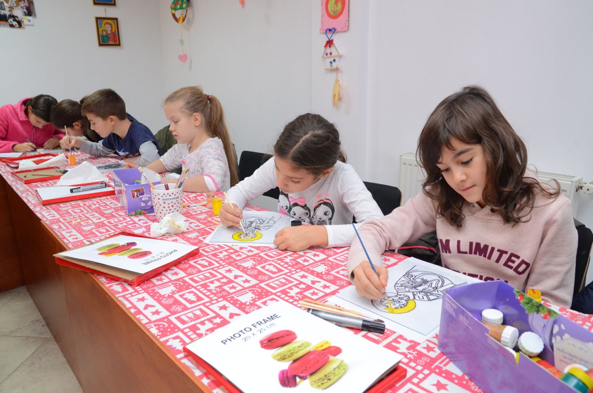 Bucuria copiilor înseamnă lumină şi dăruire  48196