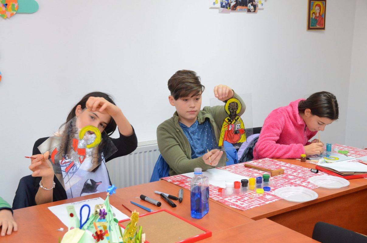 Bucuria copiilor înseamnă lumină şi dăruire  48197